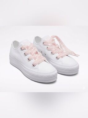 Converse Chuck Taylor All Star Lift Platform Sneakers Crochet Laces Size 8 NWT